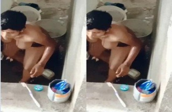 Village Bhabhi Bathing Full Nude 3 Min