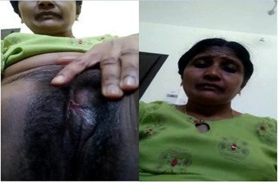 Unsatisfied Bhabhi Fingering