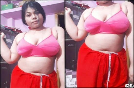 Bangladeshi Girl Showing Big Boobs