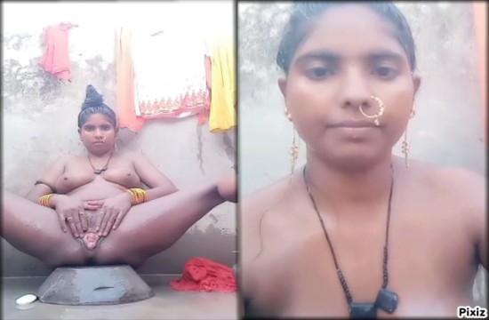 Desi Bhabhi Having Bath