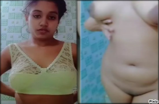 Desi Cute Girl Showing