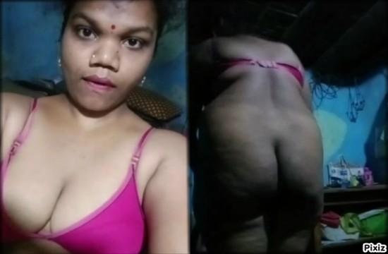 Bhabhi Shows Ass