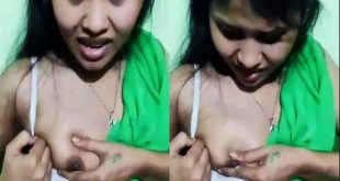 Desi Girl Shows Her Milky Boobs