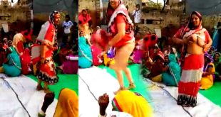 Village Desi Aunty Saree Udan Mulai Kanbithu Dance Aadugiral (Tamil)